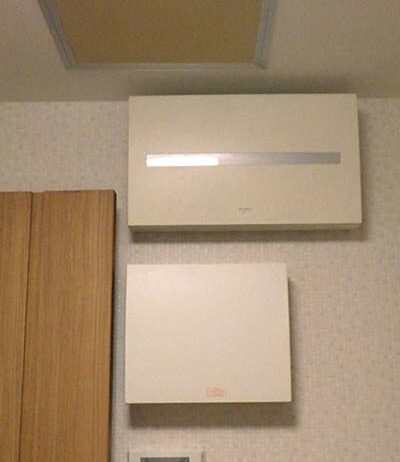 室内に蓄電池専用分電盤を追加