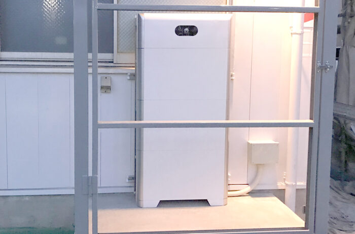 5kWhの蓄電ユニット3台を積み上げる