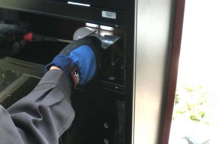 照明付き郵便ポストの電気工事
