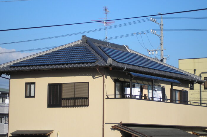 ご自宅と車庫に太陽光を設置済み